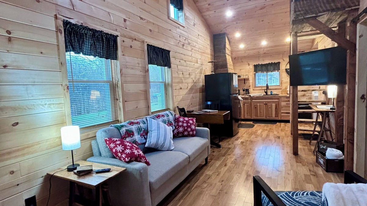 Fayetteville Cabin | 2 BDR 1.5 BA cabin located in the heart of the New River Gorge National Park