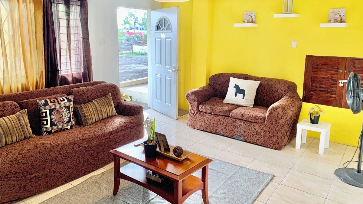 Barbican Apartment | 2 bdr/1bth apt Central in Kingston