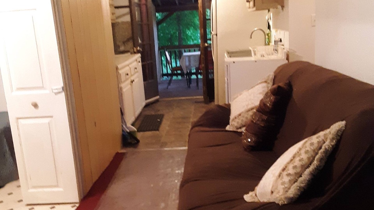 Wildwood House | 2 bdr APT in the country surrounded by mountains and close to many attractions