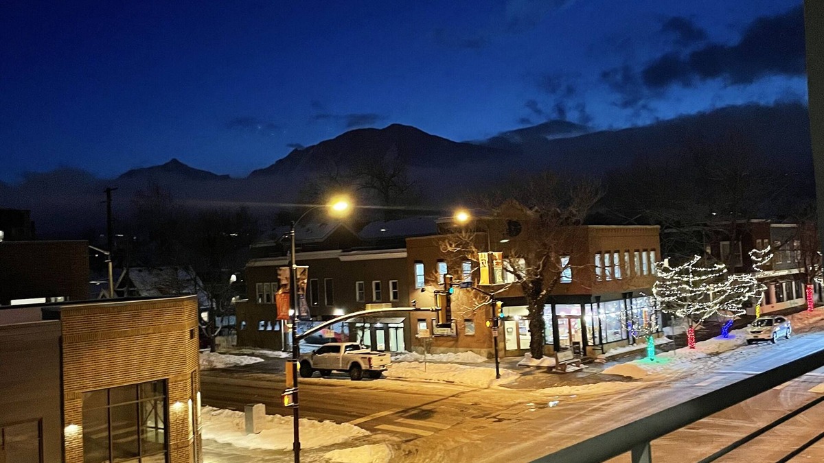 Whittier Apartment | 2-Bdrm 2-Bath Luxury Loft on Pearl St & 20th w/Flatirons Views