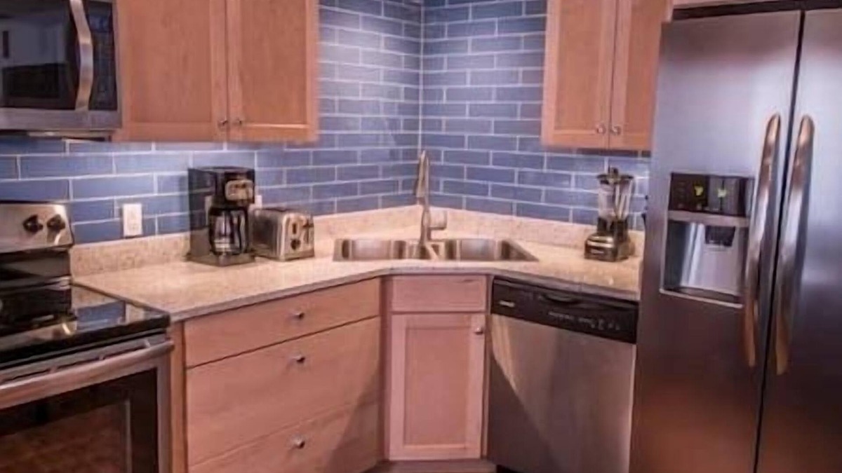 Aspen Apartment | 2 Bdrm Central Condo with Pool, Aspen, fireplace.