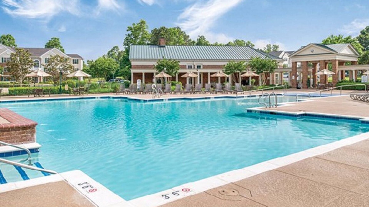 Berkeley Condo | 2 BDRM CONDO~ 10 MILES TO BUSCH GARDENS~ BOOKING HOLIDAYS NOW~ GREAT LOCATION!