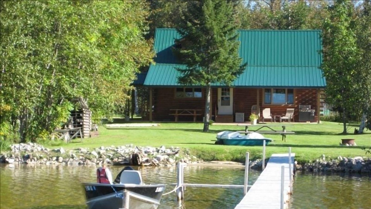 Gould City House | 2 Bdrm Lake Front Log Home on S Manistique Lake with Fireplace