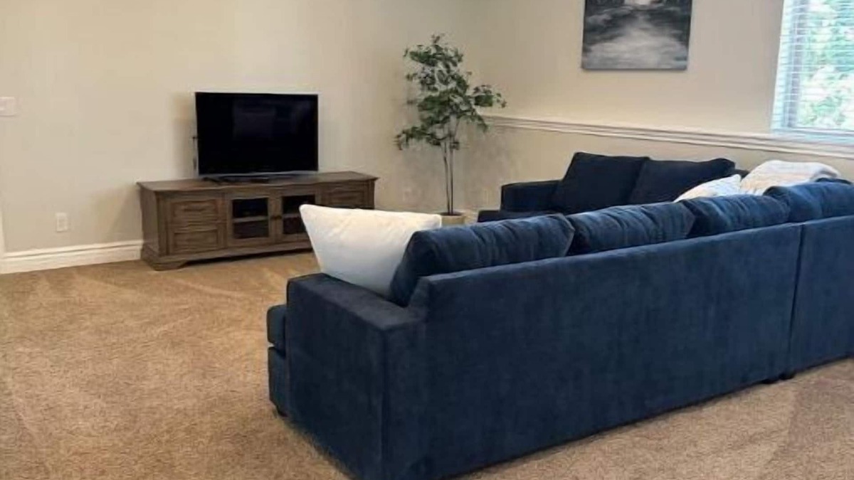 Bountiful Apartment | 2 Bdrm Private Basement Apartment Sleeps 6
