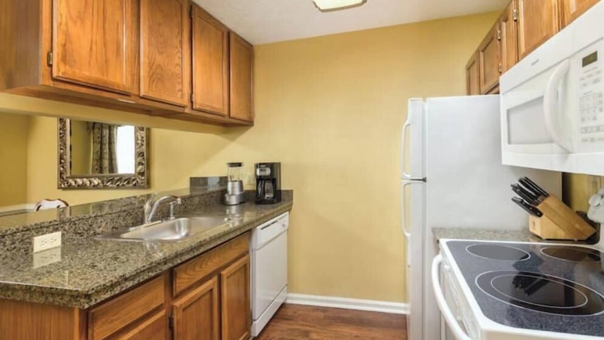 Williamsburg Apartment | 2 bdrm suite, Patriots Place, VA
