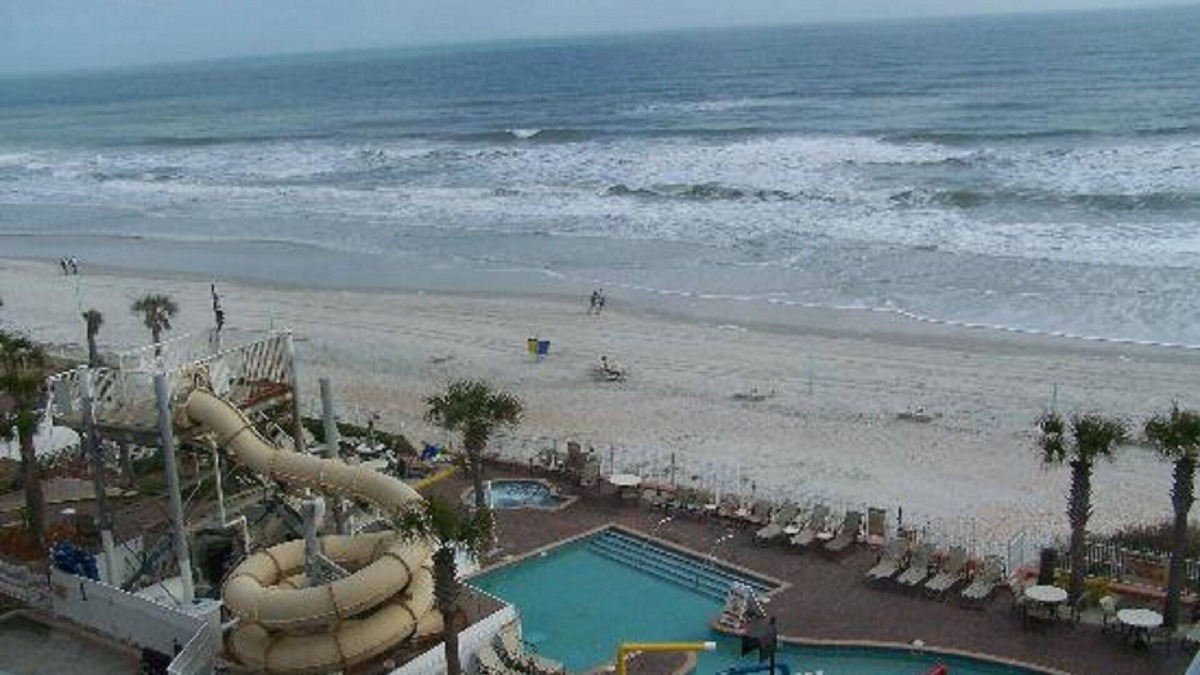 Bostroms Condo | 2 BDRM~ WATERFRONT RESORT, SANDY BEACH, INDOOR POOL, BEACH FRONT HOT TUBS & MORE