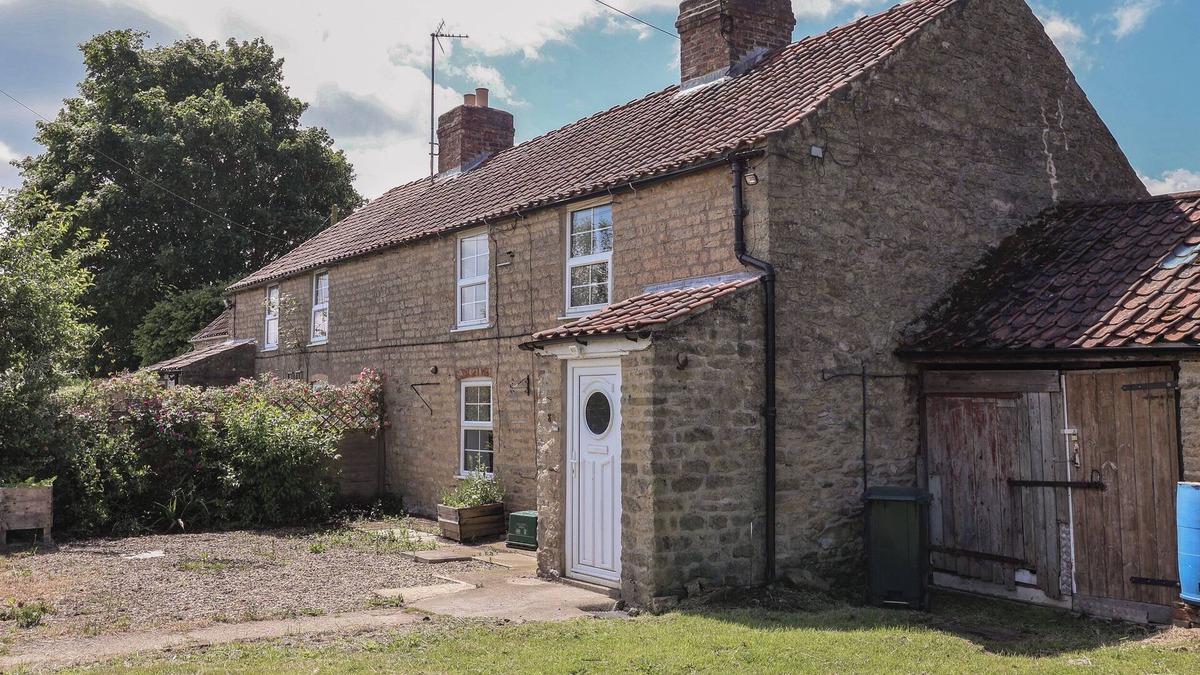 Malton Cottage | 2 BECK HOUSES, pet friendly, with a garden in Malton