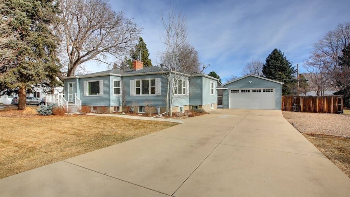 Creighton Apartment | 2 Bed/1 bath Basement Apt- 10 min to Denver, 1 hour to Mnts/skiing/5 min -Mall