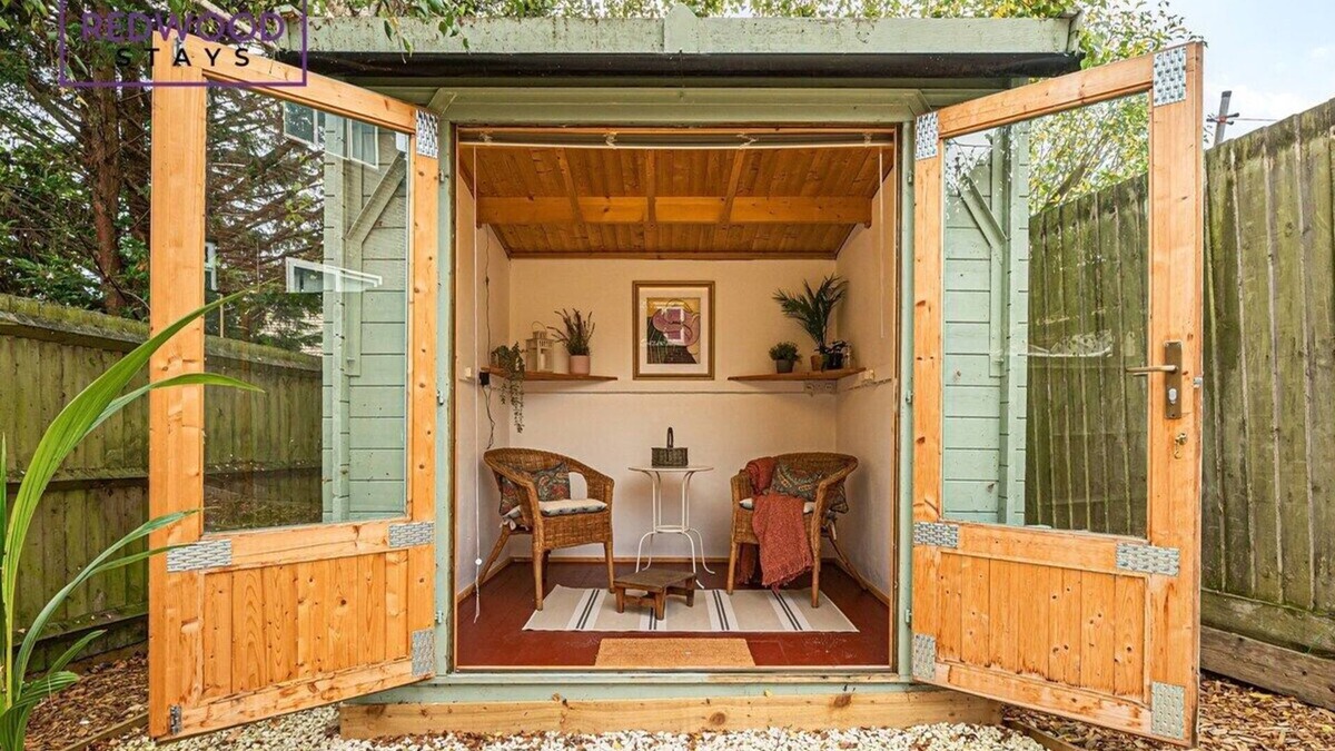 Alton House | 2 Bed 1 Bath House, FREE Parking and Garden