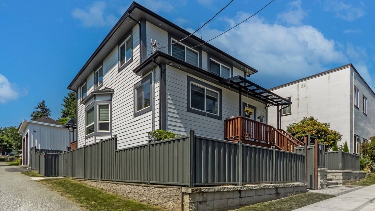 New Westminster House | 2-Bed/1-Bath Suite in New Westminster