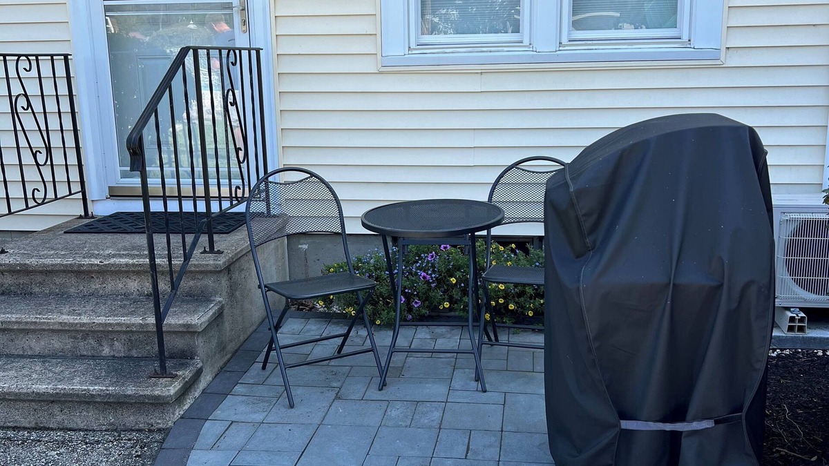 Gilford Condo | 2 Bed/1 Bath Saunders Bay Gilford with boat slip. Walk to Meadowbrook for a show