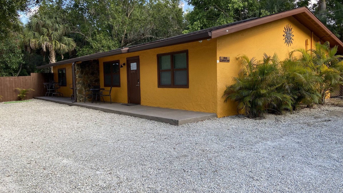 Solana Apartment | 2 Bed/1 Bath - Unit B