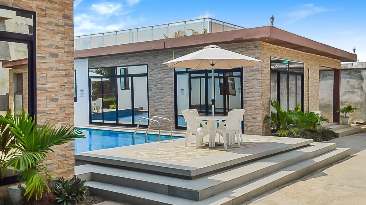 Monrovia Villa | 2 Bed/2.5 Bath Villa (Rubi)