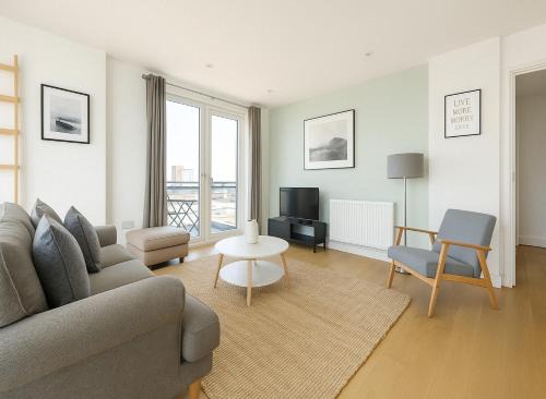 Bromley South Apartment | 2 Bed, 2 Bath Apartment in Bow