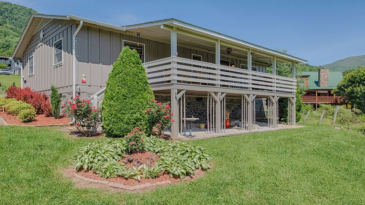 Maggie Valley Cottage | 2 Bed 2 Bath Close to Town Spectacular Views Paved Covered Parking WIFI
