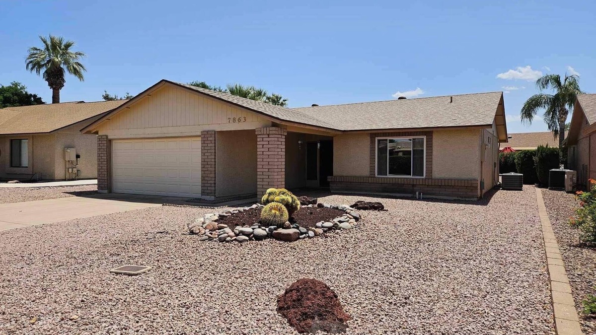 Fountain of the Sun House | 2 bed 2 bath home in a gated/guarded 55+ community with golf and free amenities.