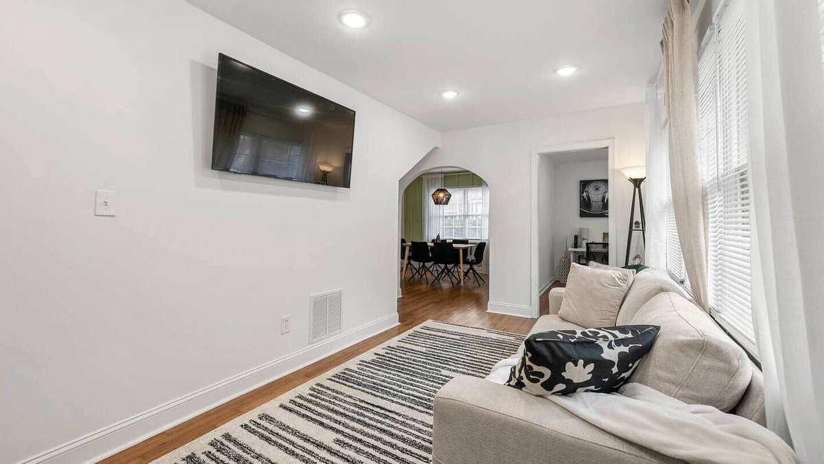 Hapeville House | 2 Bed/2 bath in Atl Home | 10 Mins from Airport