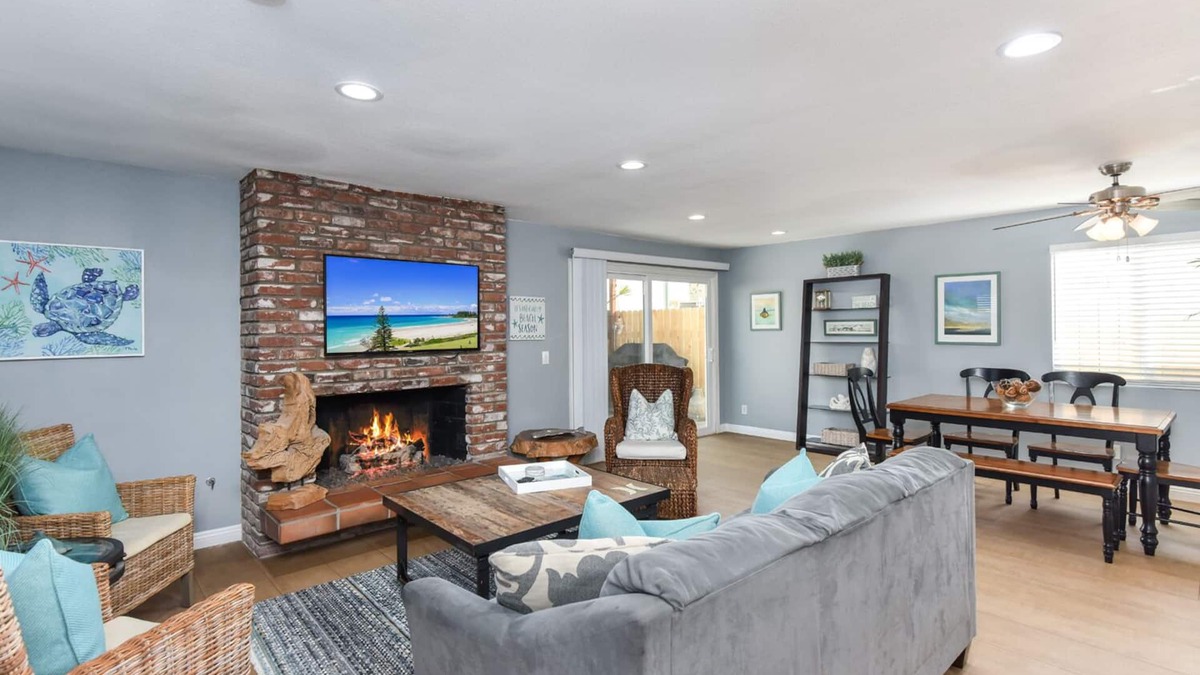 Santa Ana Heights House | 2 Bed 2 Bath Jacuzzi Home w/Parking on 51st St