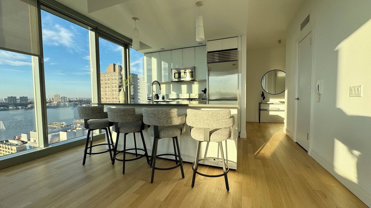 Lincoln Square Apartment | 2 bed/2 bath luxe condo in Midtown