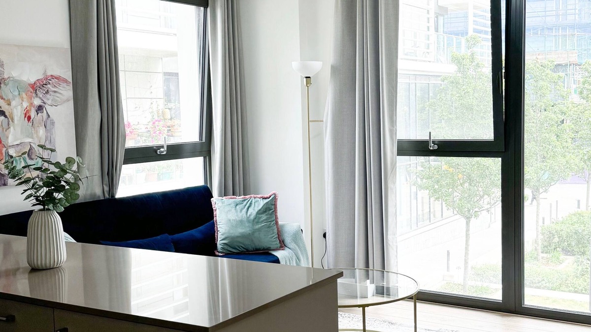 Lansbury Apartment | 2 bed 2 bath Luxury apt | 1 min to stn.