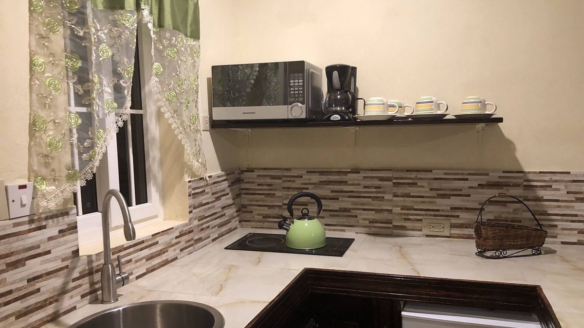 Beverly Hills House | 2 bed & 2 bath. Spacious, Quiet, Secure, Central & Private