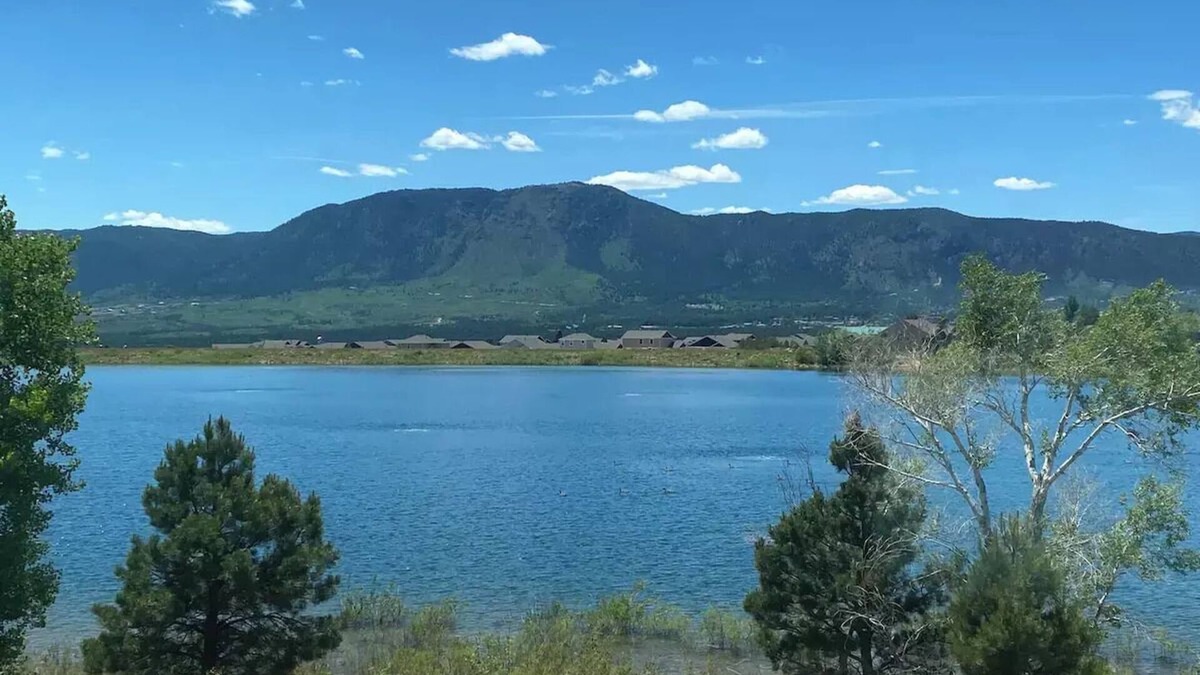 Woodmoor Apartment | 2 bed/2 bath suite w/lake & mountain views, 10 min. from Colo. Springs & USAFA
