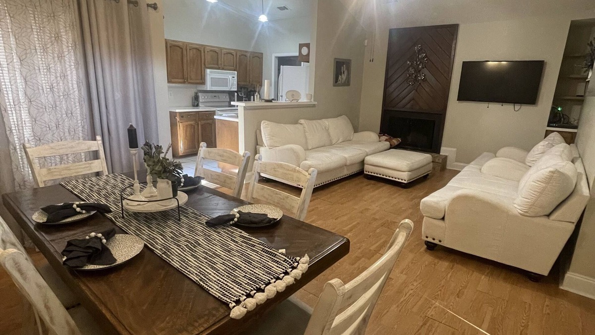South Baton Rouge House | 2 Bed & 2 Bath townhome in the heart of Baton Rouge's hospital district.