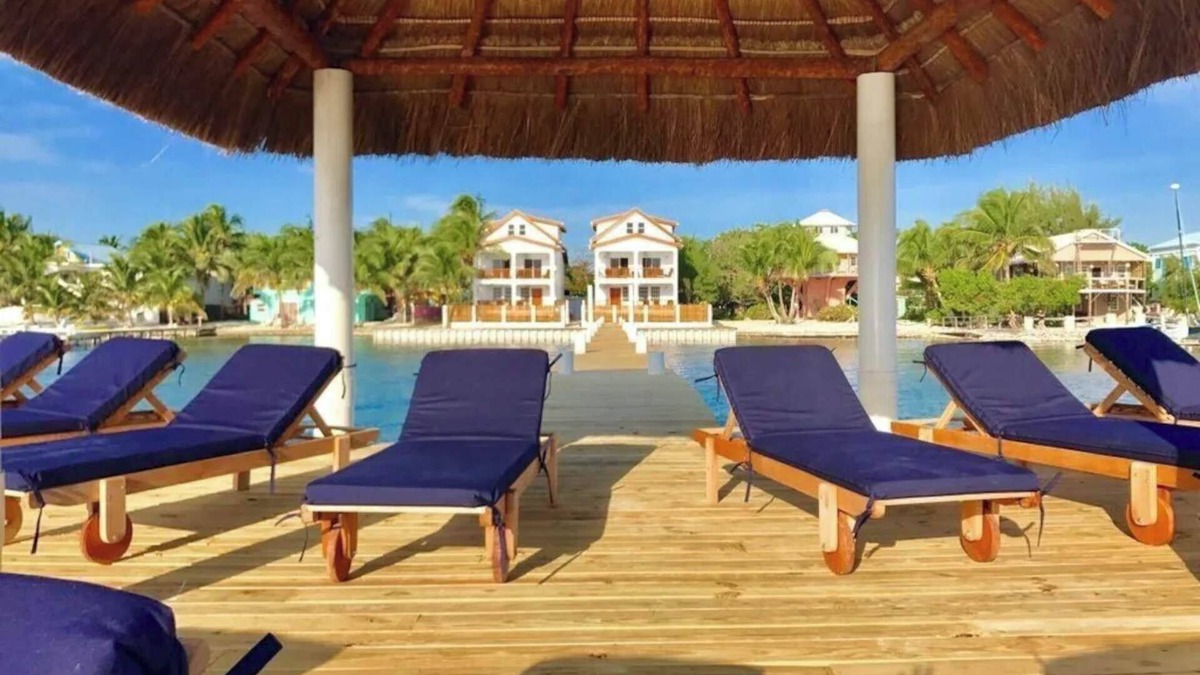 Caye Caulker Apartment | 2 bed/2 bath Velento#9 private dock/pool/beach/free paddleboards