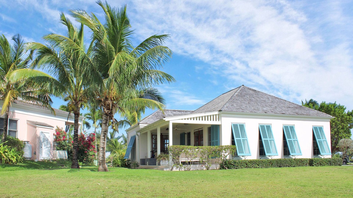 Schooner Bay House | 2 Bed 2 Bath Waterfront House located in Schooner Bay, Abaco