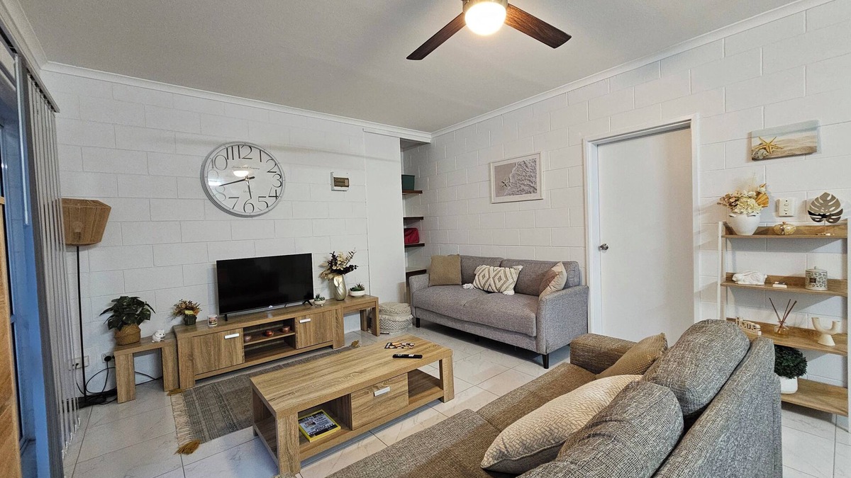 Westcourt Apartment | 2 Bed/2 Bathroom Modern Apartment with Wifi close to Amenities