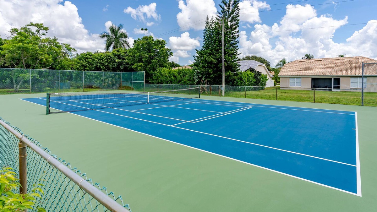 Kings Lake Condo | 2 bed/2bath condo 3 miles from downtown Naples