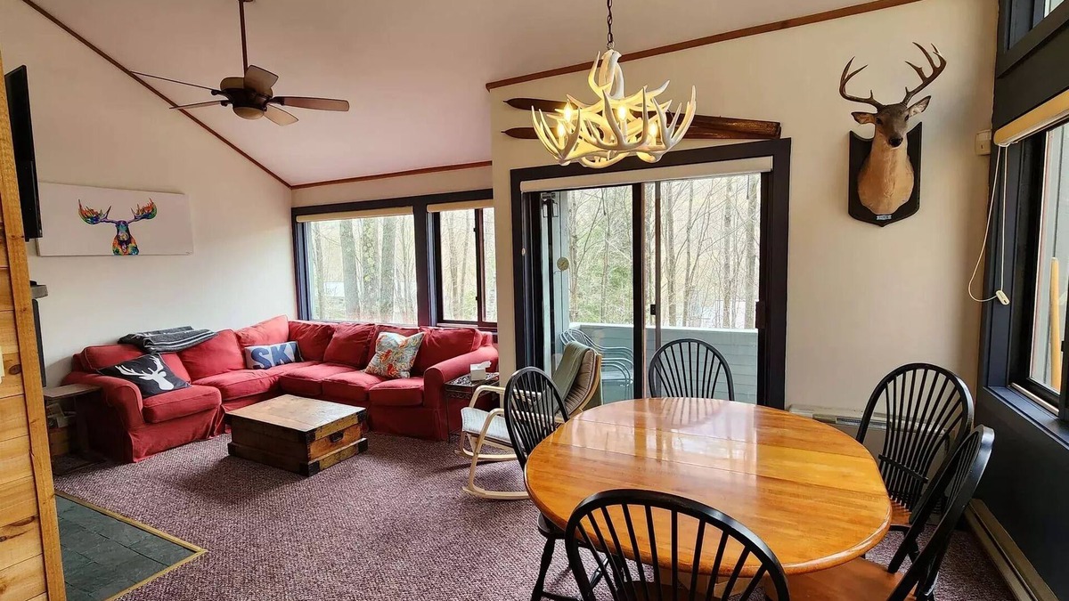 Lincoln House | 2 Bed/2Bath White Mtn treetop Townhome across from Loon w views,npool & shuttle