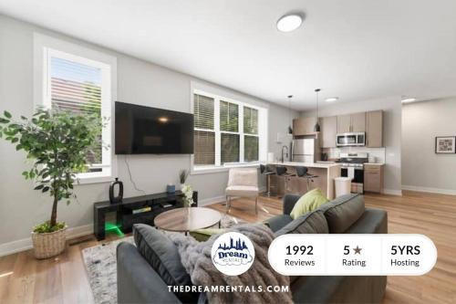Lower West Side Apartment | 2 Bed & 3 Bath Chicago Condo
