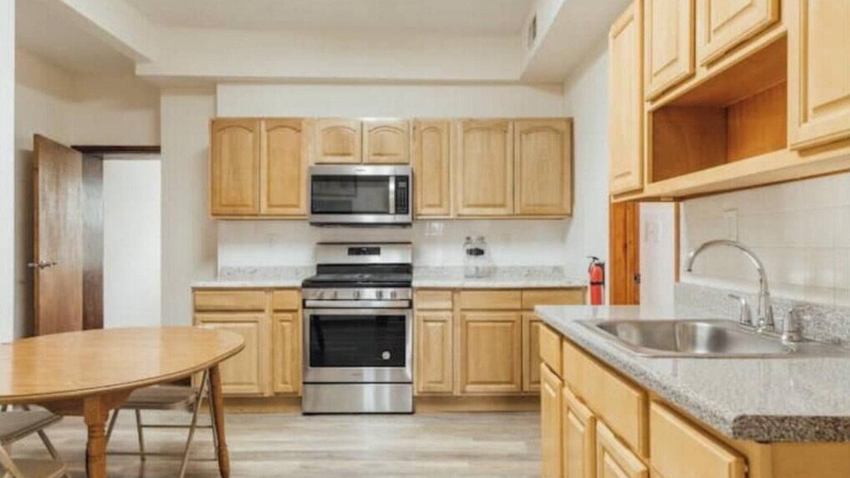 North Ironbound Apartment | 2 bed across shopping plaza