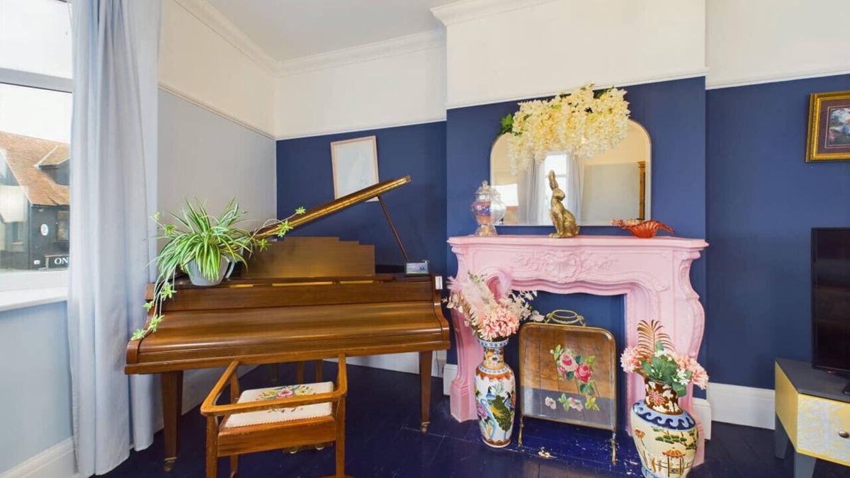 Leigh-on-Sea Apartment | 2 Bed Apartment- Leigh Broadway
