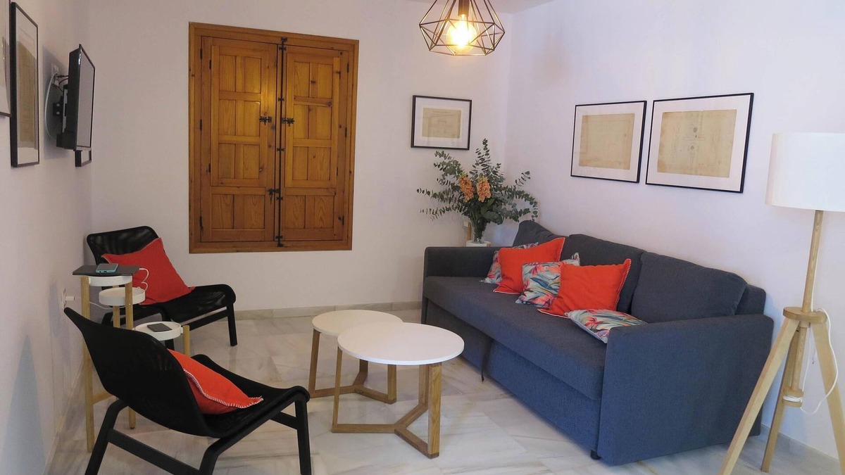 Santa Marina Apartment | 2-bed Apartment close to Historic Centre with Rooftop Terrace & Wi-Fi