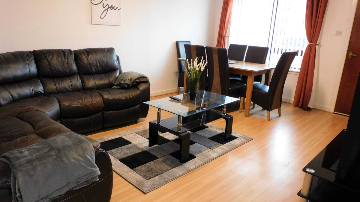 Paisley Apartment | 2 bed Apt, on Quiet Cul-de-Sac, Fab Location