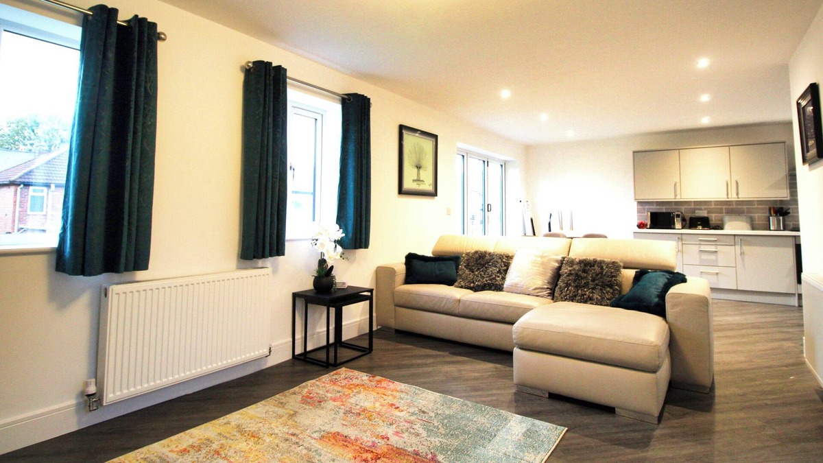 Ridgeway House | 2 Bed Bungalow - Enclosed Garden - Wheel Chair Acc