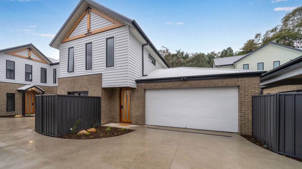 Beechworth House | 2 Bed Central New townhouse