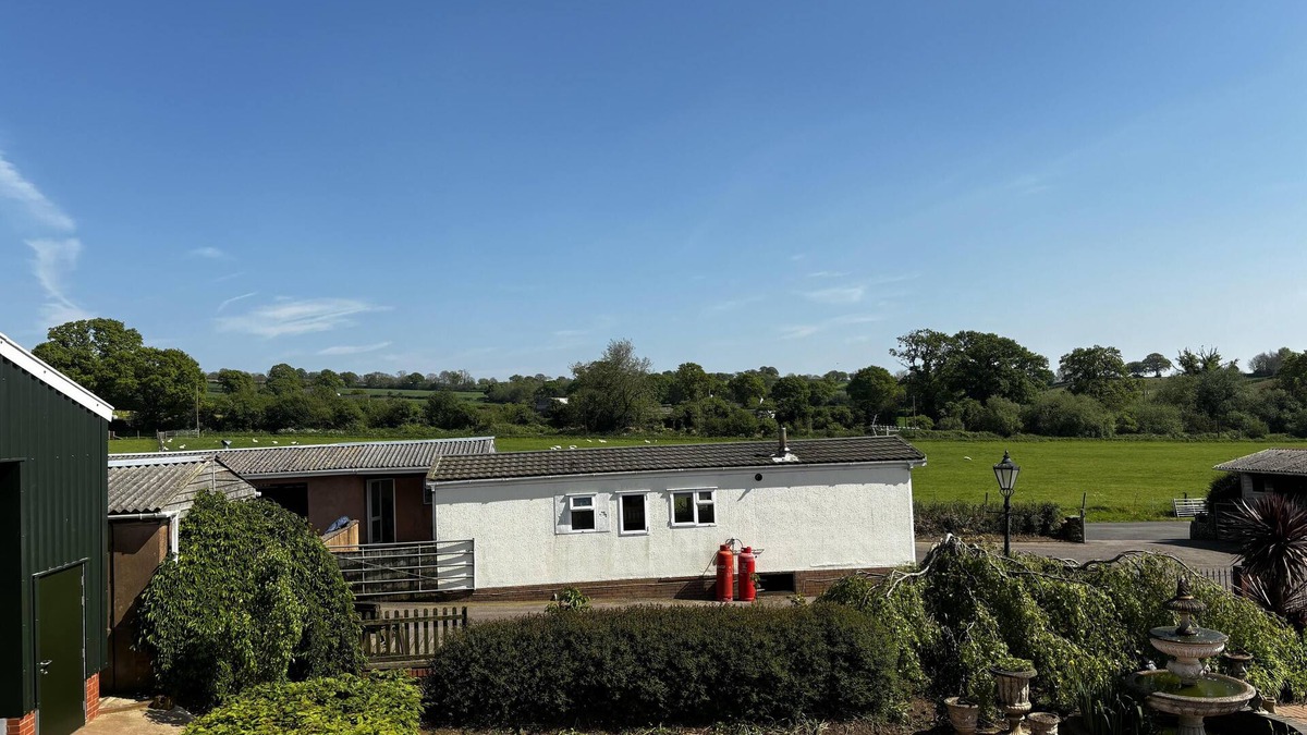 Cullompton Ski Chalet | 2 Bed Chalet on working farm