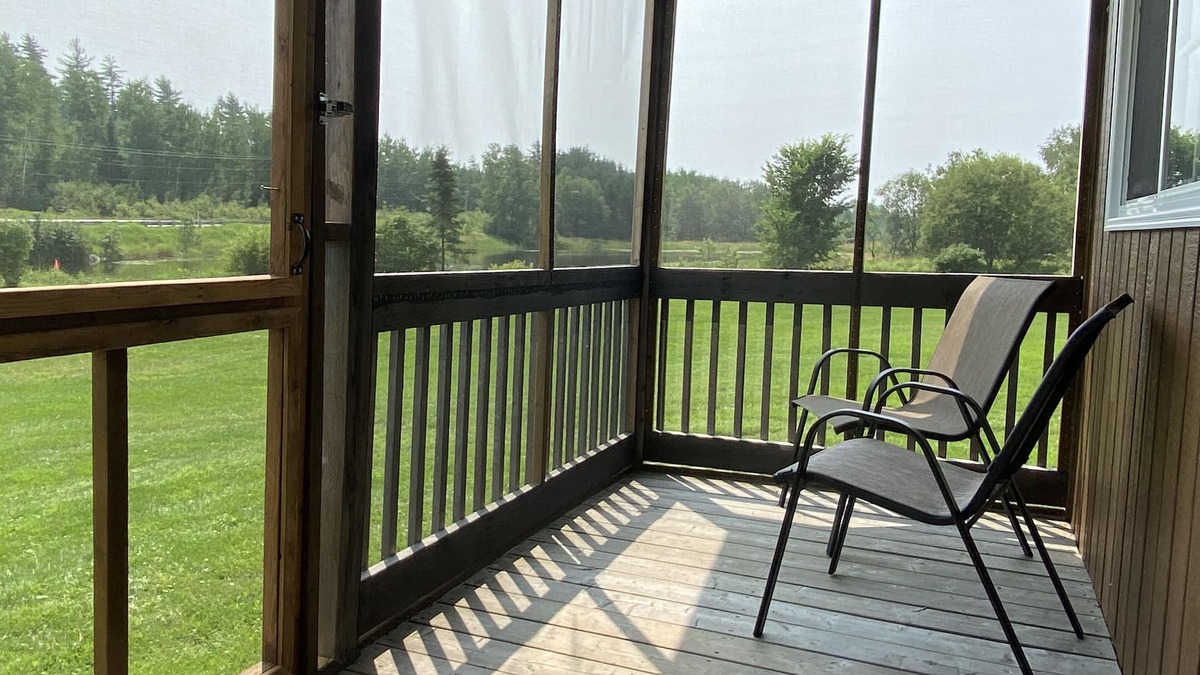 Abitibi-Temiscamingue Cabin | 2 Bed Chalet with River View