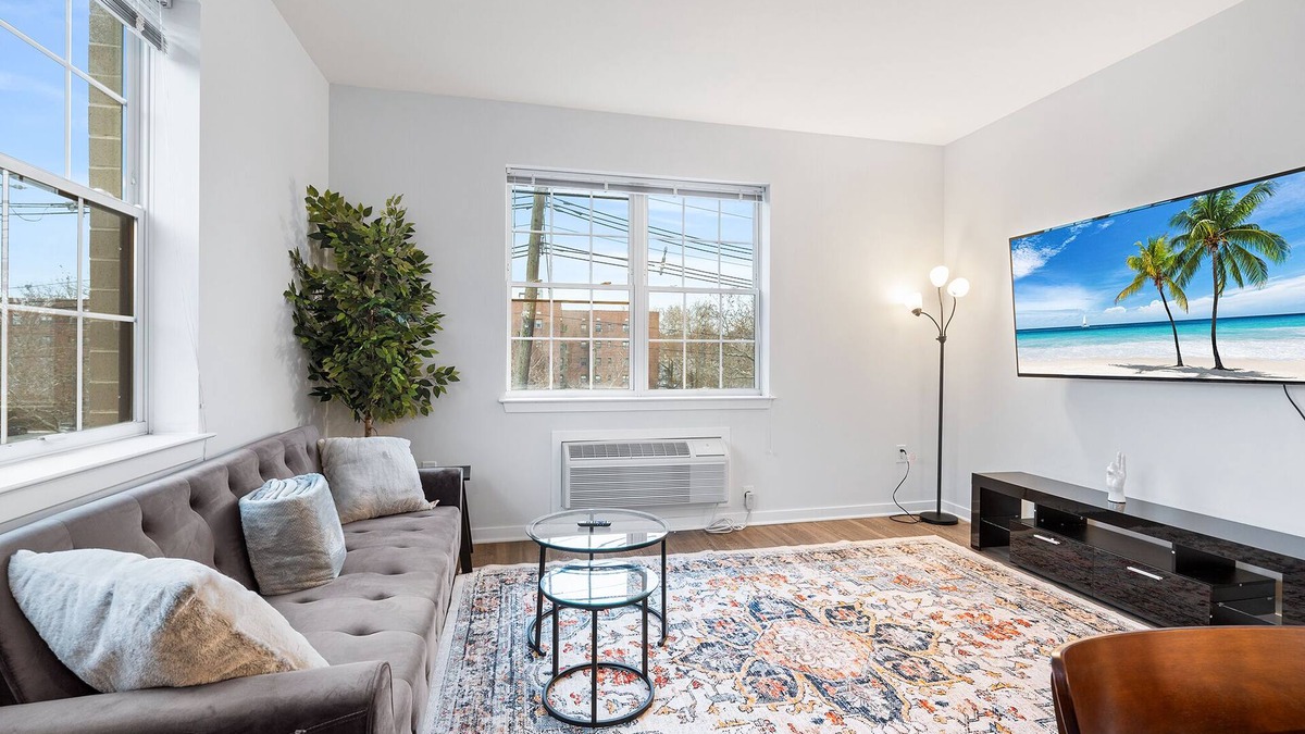 Hackensack River Waterfront Condo | 2 Bed Condo with Gym and Laundry Minutes from NYC