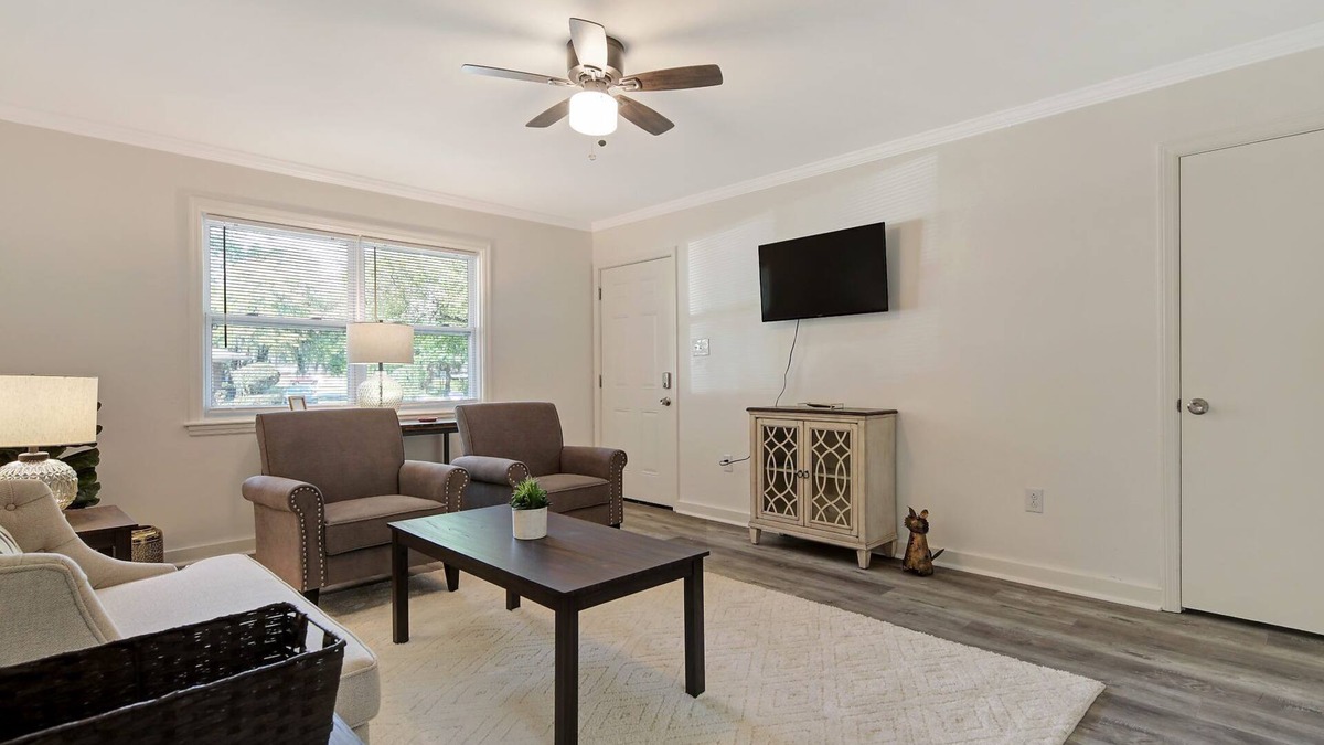 Midtown Apartment | 2 bed Corporate Apt. Pets OK perfect for short and longterm stays