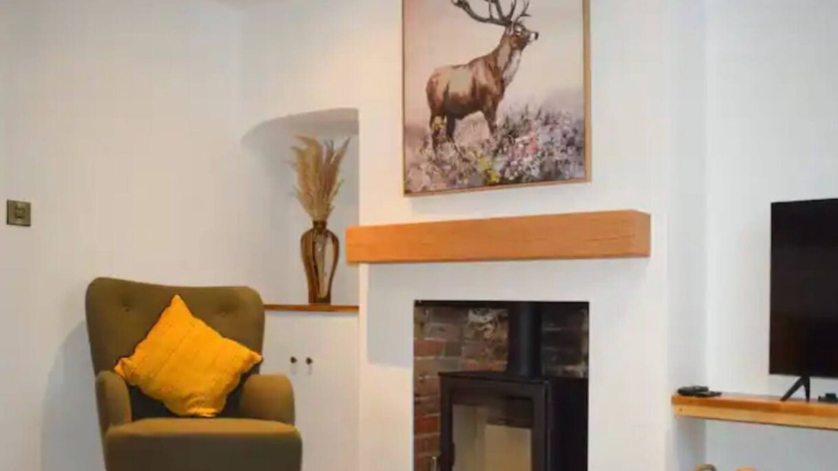 Mersham Cottage | 2 bed Cosy cottage in the village of mersham Ashford nextdoor to pub and shop.
