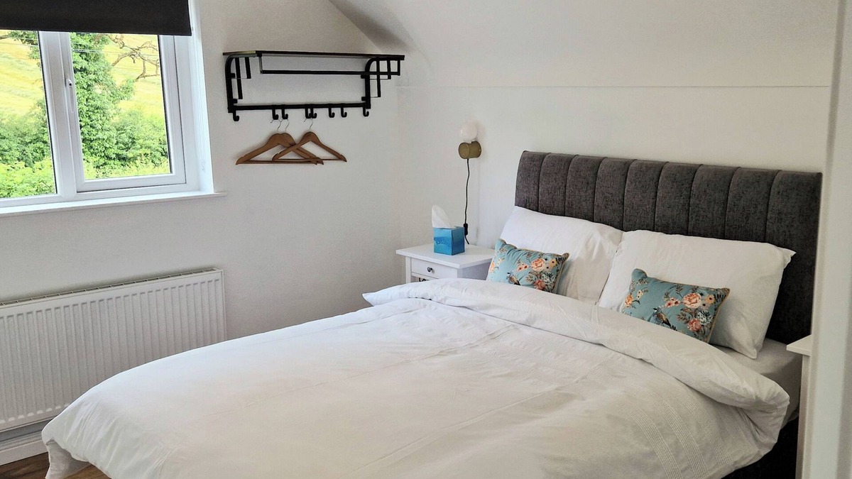 Tyrone Cottage | 2 Bed cottage-Sleeps 4-Private Garden-Parking