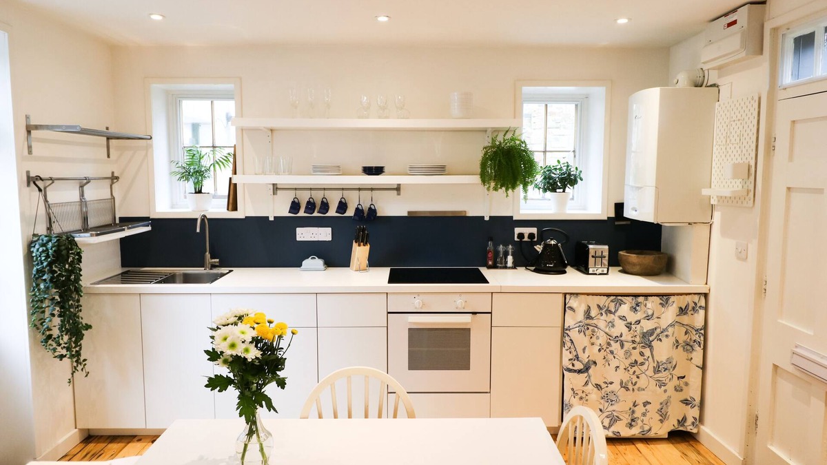 Margate Old Town Cottage | 2 Bed Cottage Private parking, Garden & Log Burner