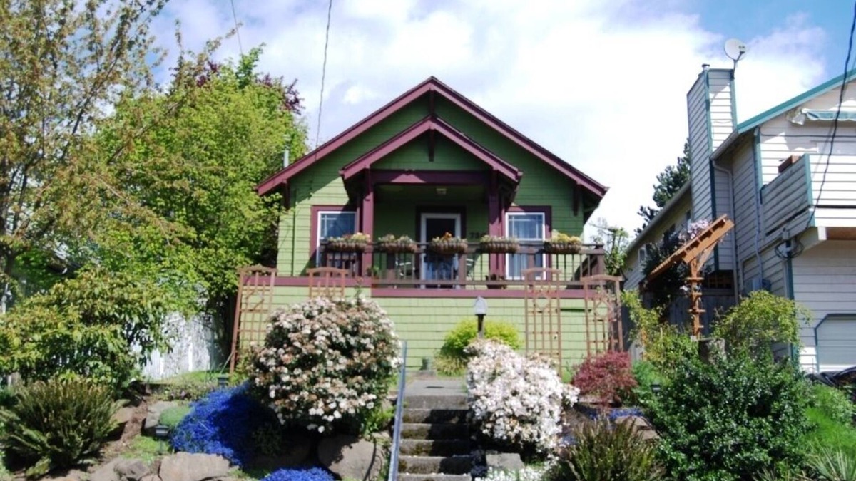 Phinney Ridge Cottage | 2-Bed Craftsman with Private Garden, Steps to Green Lake & Downtown Seattle