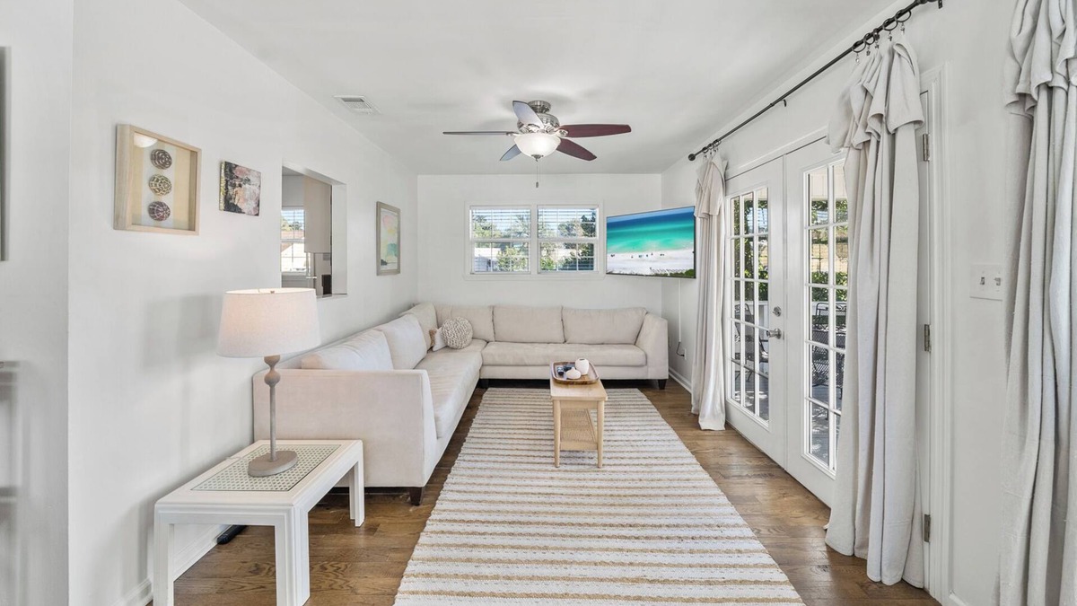Laguna Beach House | 2 Bed Dog Friendly House in Laguna Beach by Thomas Donut & Carousel w/Golf Cart