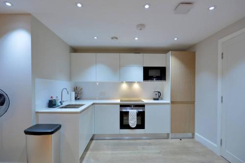 Fairfield Apartment | 2 bed flat 20 mins to central London 15 mins to Gatwick