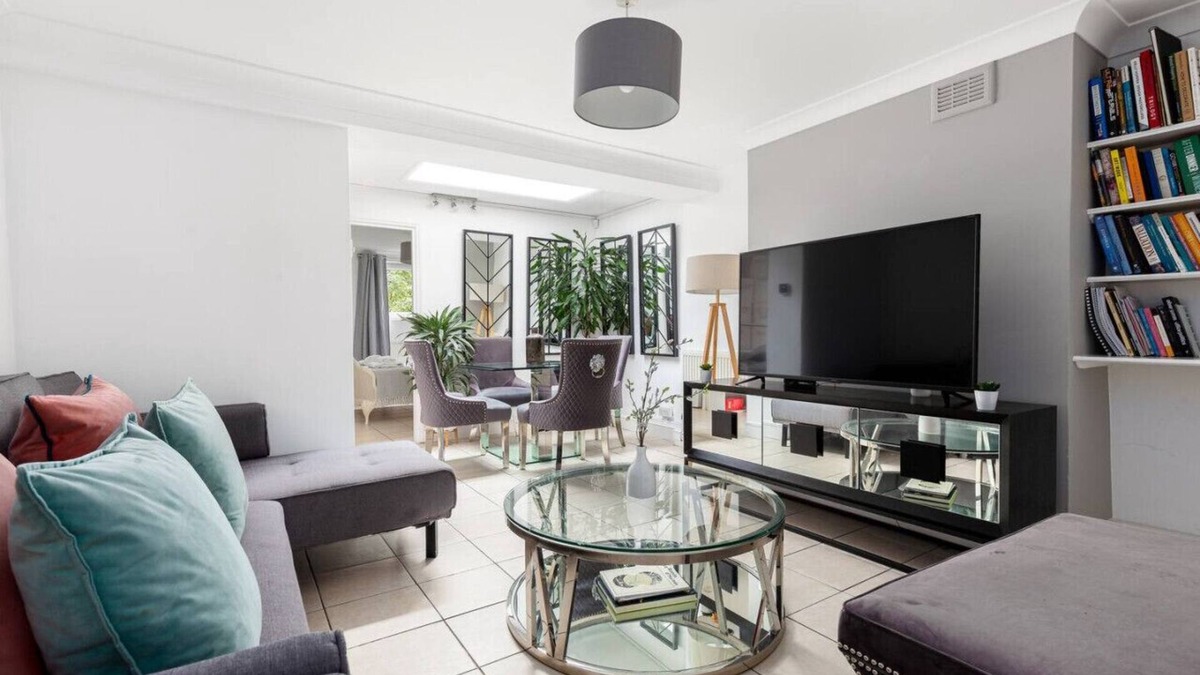 Oval Apartment | 2 Bed Garden Flat in Oval
